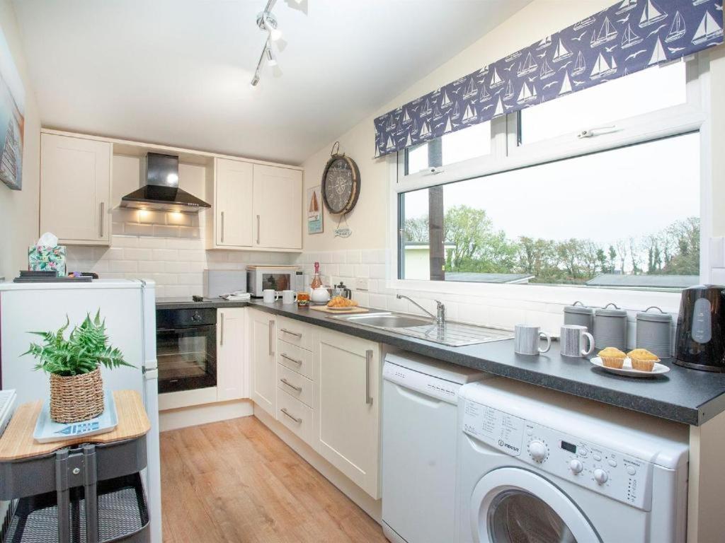 Sunnydaze-Detached Chalet With 2 Bedrooms And 2 Bathrooms And Private Parking Outside Door Dartmouth Exterior foto